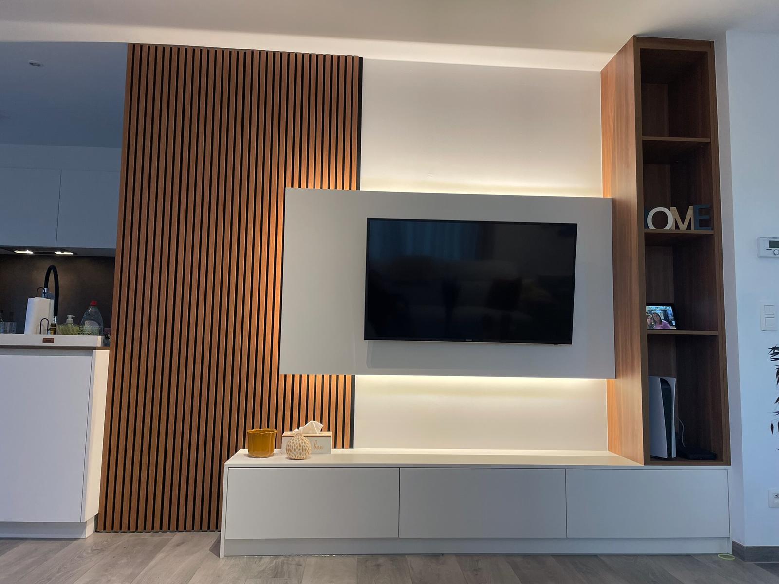 Maatwerk TV Meubel met Akupanels - Maatwerk schrijnwerkerij door Krizz Worx